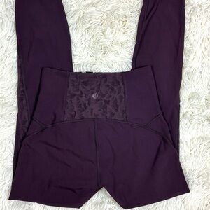 Lululemon Meant To Move 7/8 Tight In Black Cherry/Flocked Floral Size 4